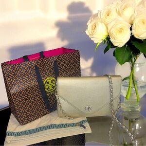 TORY BURCH 3 Piece Set!EUC Kira Envelope Bag/Clutch, Dust Bag & Shopping Bag